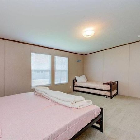 Seaside Serenity - Holiday Home Sleeps 10 Dickinson Bagian luar foto