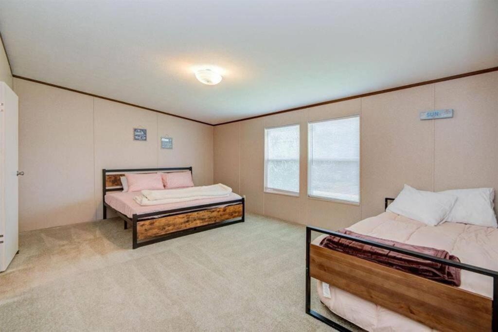 Seaside Serenity - Holiday Home Sleeps 10 Dickinson Bagian luar foto