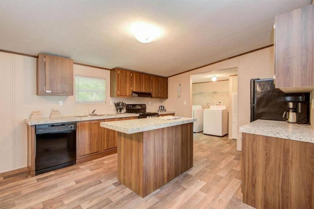 Seaside Serenity - Holiday Home Sleeps 10 Dickinson Bagian luar foto