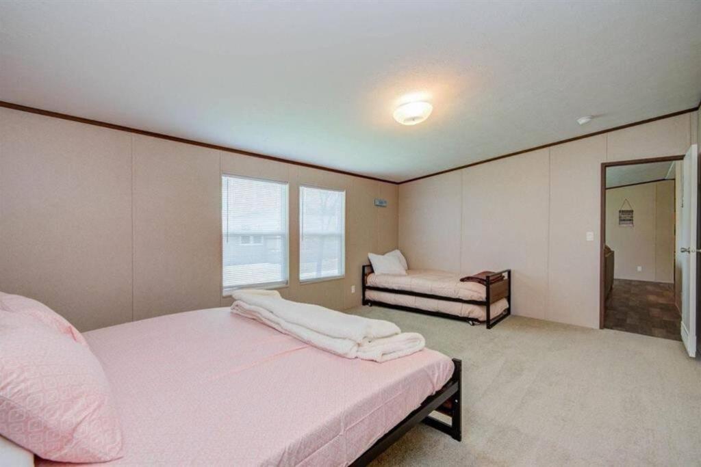 Seaside Serenity - Holiday Home Sleeps 10 Dickinson Bagian luar foto