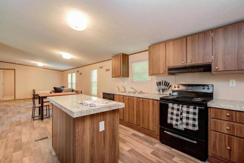 Seaside Serenity - Holiday Home Sleeps 10 Dickinson Bagian luar foto
